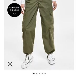 Levi’s Women's '94 Baggy Cotton High Rise Cargo Pants
Size 27